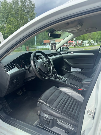 Volkswagen Passat 5 of 8
