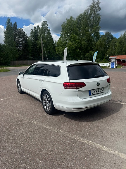 Volkswagen Passat 2 of 8