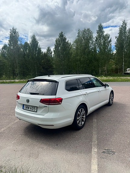Volkswagen Passat 3 of 8