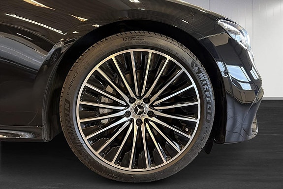 Mercedes-Benz E300 e 8 of 26