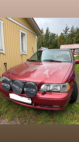 Volvo S70 2 of 5