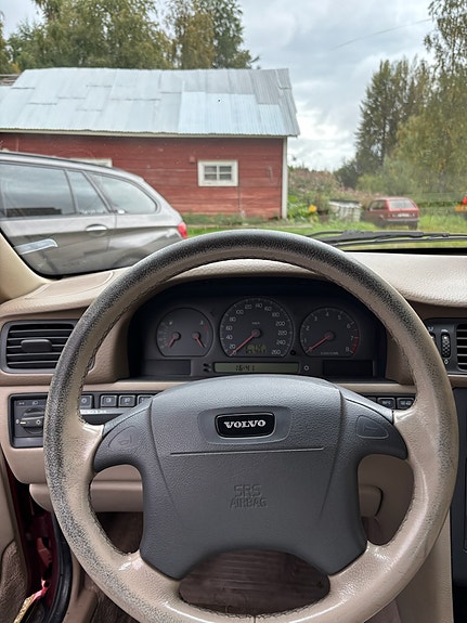Volvo S70 3 of 5