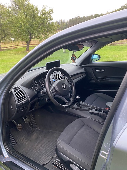 BMW 118d 4 of 8