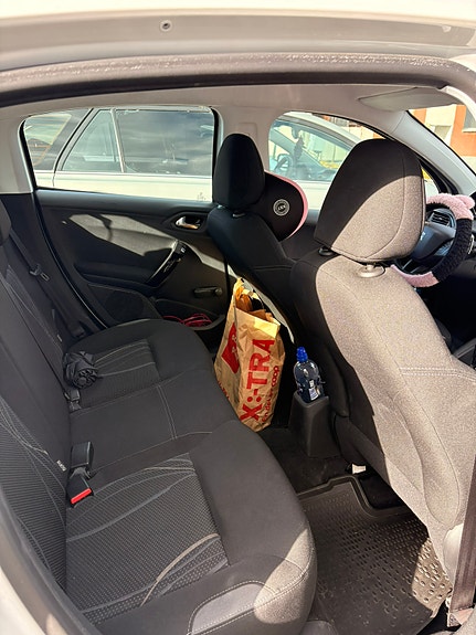 Peugeot 208 4 of 5