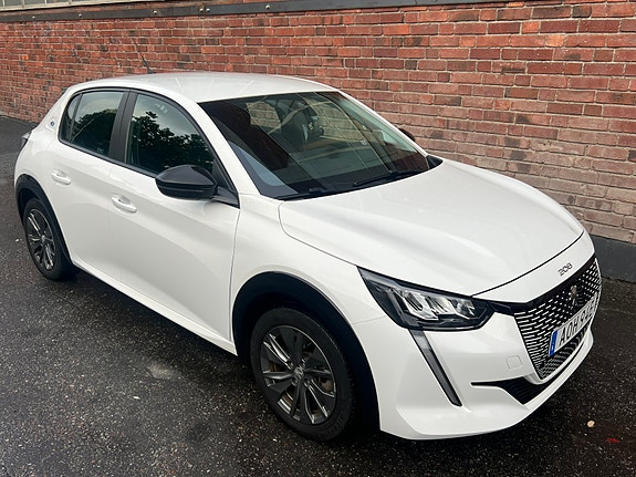 Peugeot e-208 6 of 19