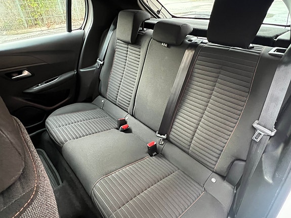 Peugeot e-208 16 of 19