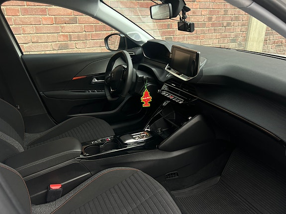 Peugeot e-208 13 of 19