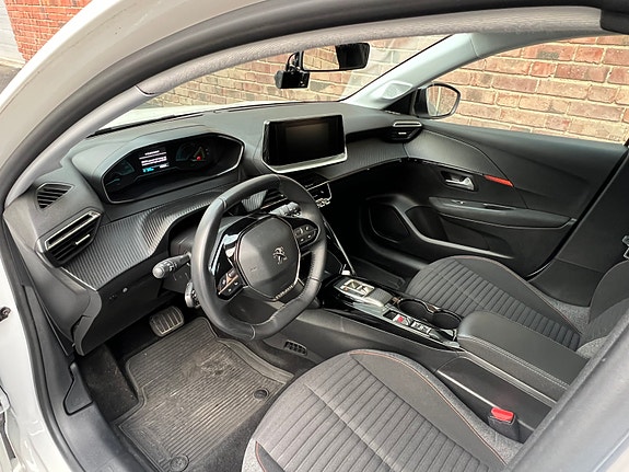 Peugeot e-208 7 of 19