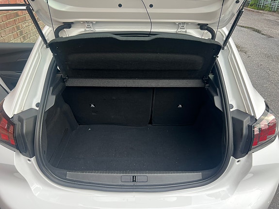 Peugeot e-208 18 of 19