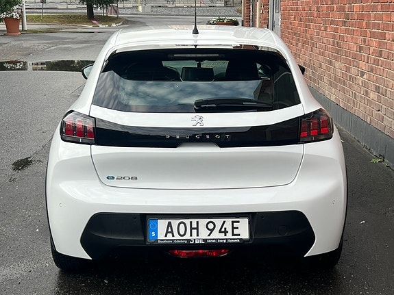 Peugeot e-208 4 of 19