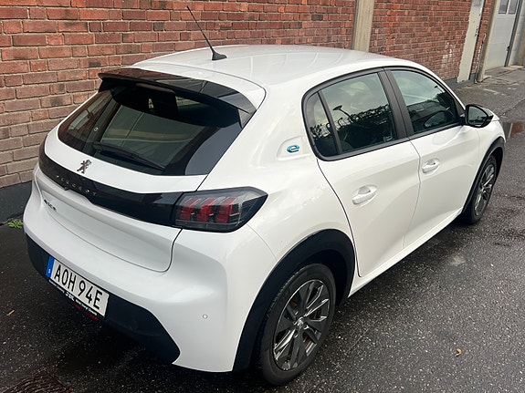 Peugeot e-208 5 of 19