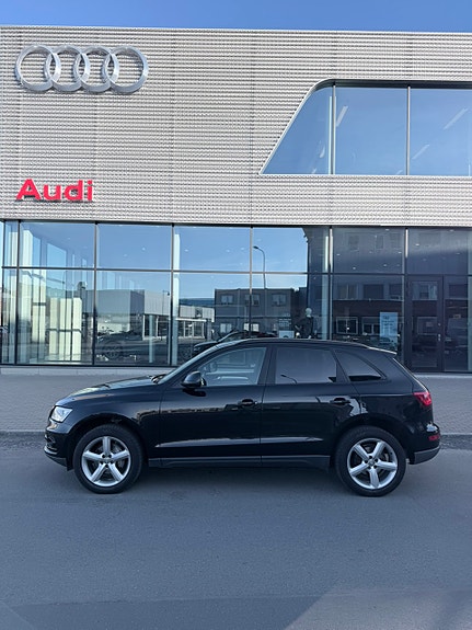 Audi Q5 2 of 11
