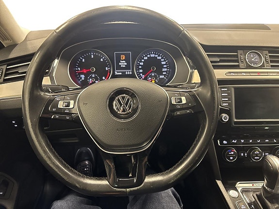Volkswagen Passat 9 of 11