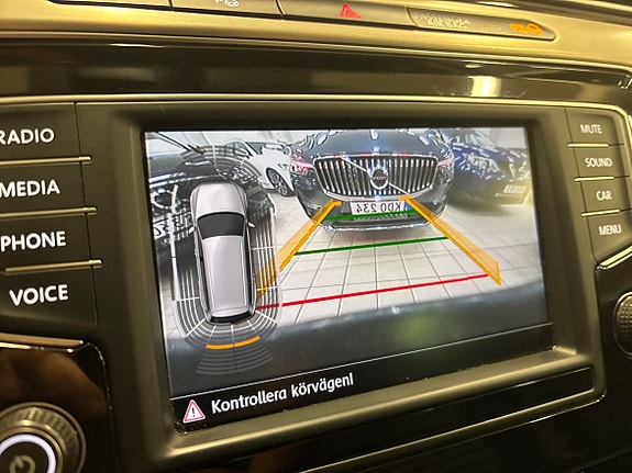 Volkswagen Passat 10 of 11