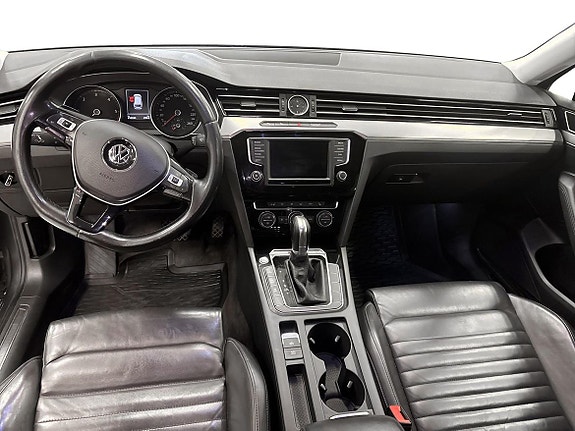 Volkswagen Passat 8 of 11