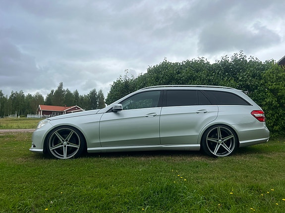 Mercedes-Benz E220 3 of 6