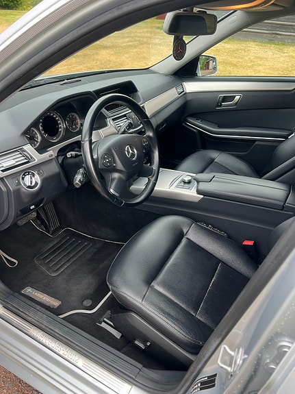 Mercedes-Benz E220 6 of 6