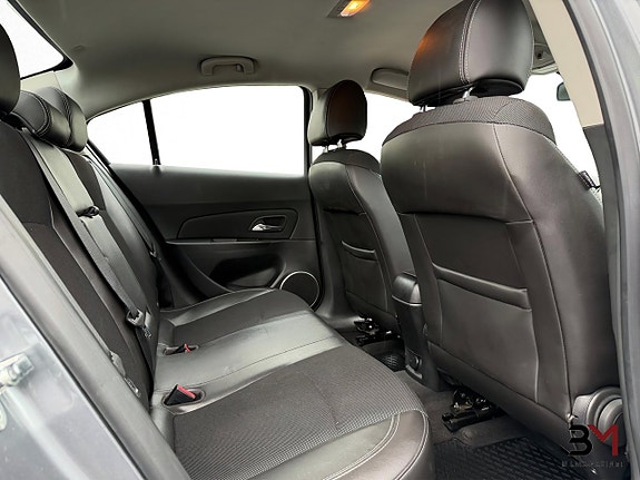 Chevrolet Cruze 12 of 19