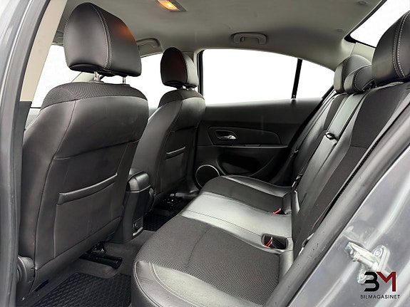 Chevrolet Cruze 11 of 19