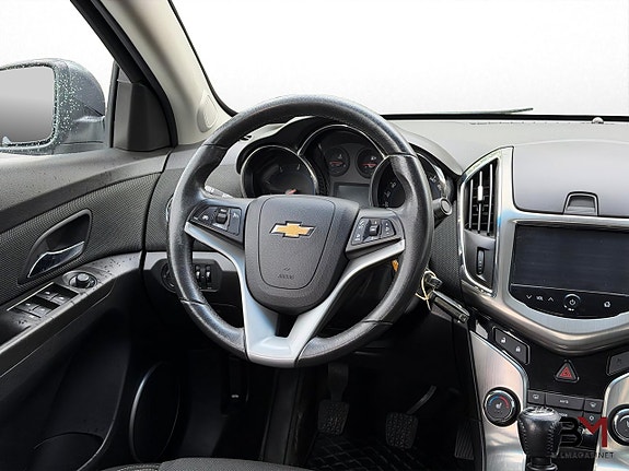 Chevrolet Cruze 14 of 19