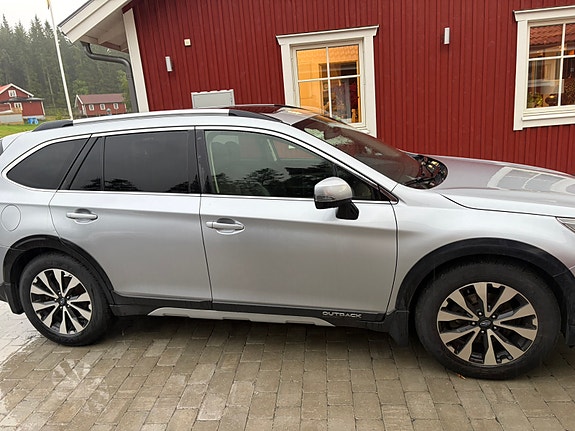 Subaru Outback 2 of 5