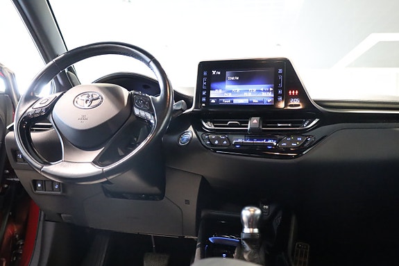 Toyota C-HR 16 of 28