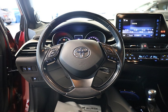Toyota C-HR 15 of 28