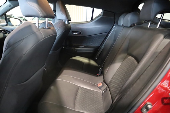Toyota C-HR 13 of 28