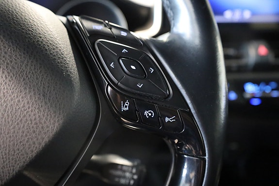 Toyota C-HR 25 of 28