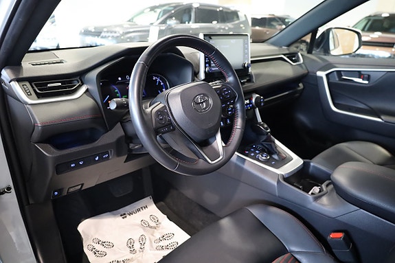 Toyota RAV4 12 of 29