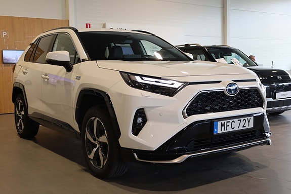 Toyota RAV4 4 of 29