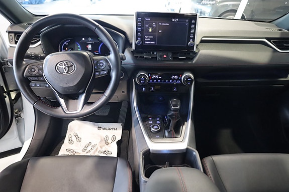 Toyota RAV4 16 of 29