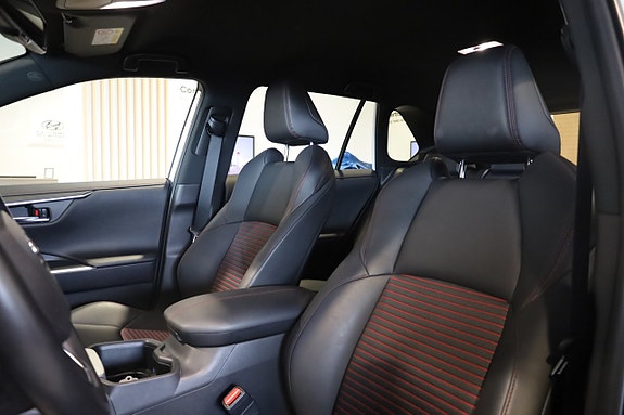 Toyota RAV4 14 of 29