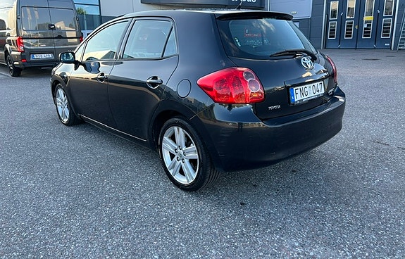 Toyota Auris 3 of 9