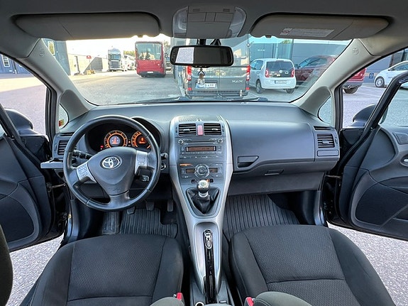 Toyota Auris 5 of 9