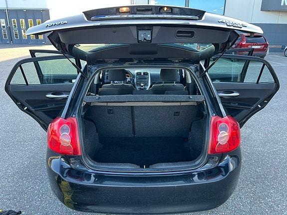 Toyota Auris 7 of 9
