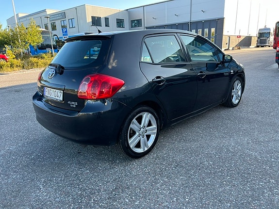 Toyota Auris 4 of 9