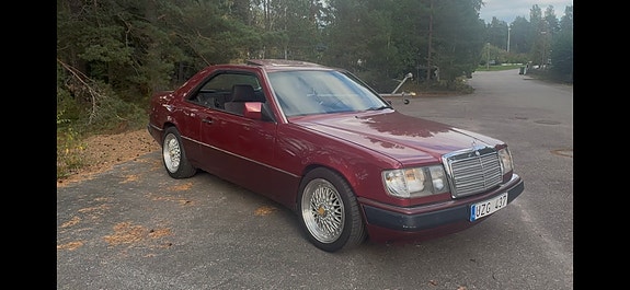Mercedes-Benz 300 CE 3 of 14