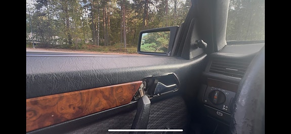 Mercedes-Benz 300 CE 8 of 14