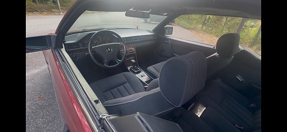 Mercedes-Benz 300 CE 4 of 14