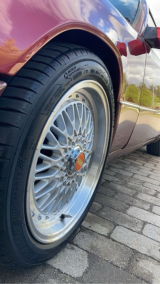 Mercedes-Benz 300 CE 4 of 7