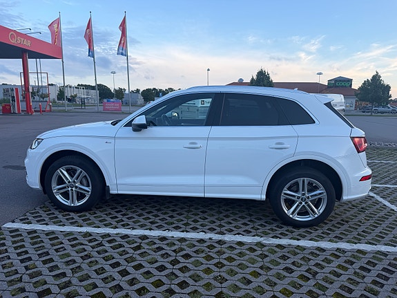 Audi Q5 2 of 16