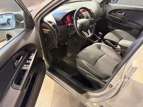 Kia Ceed 10 of 13