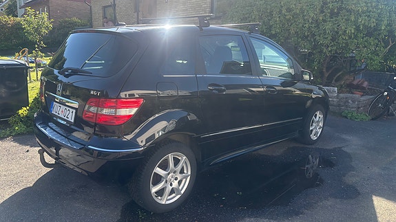 Mercedes-Benz B180 8 of 13