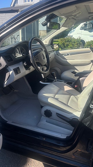 Mercedes-Benz B180 6 of 13