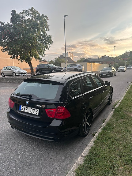 BMW 320d 3 of 7