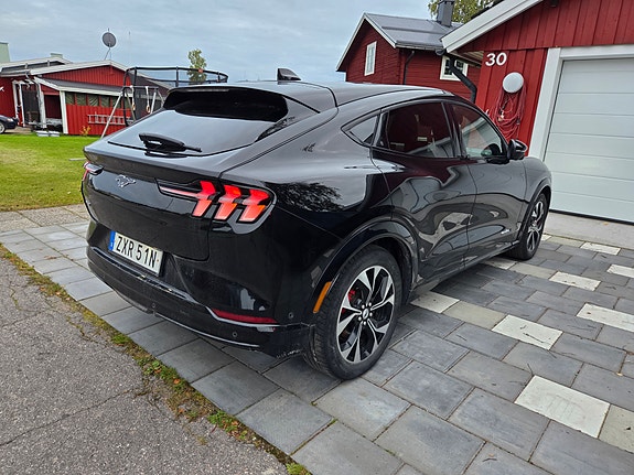 Ford Mustang Mach-E 3 of 7