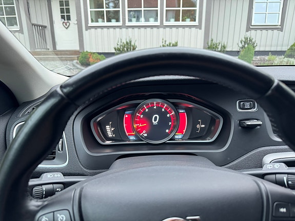 Volvo V40 8 of 9