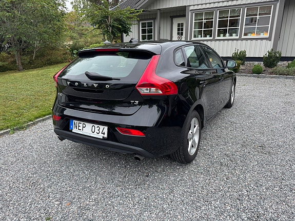 Volvo V40 3 of 9