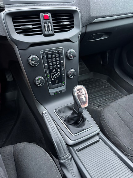 Volvo V40 7 of 9
